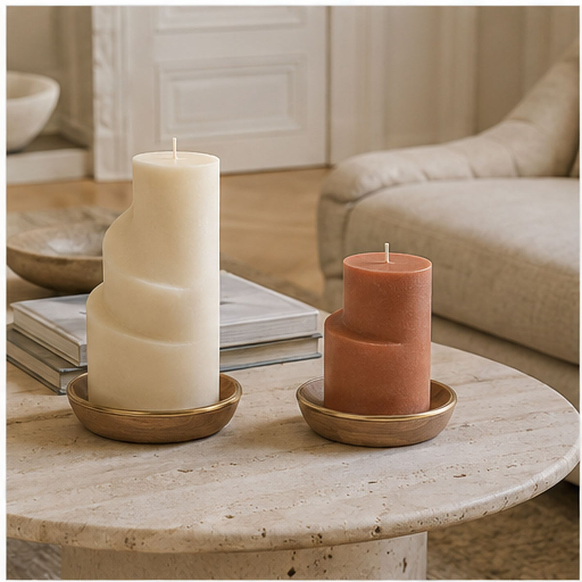 Bougies Courbe Duo – Deux bougies piliers décoratives avec soucoupes