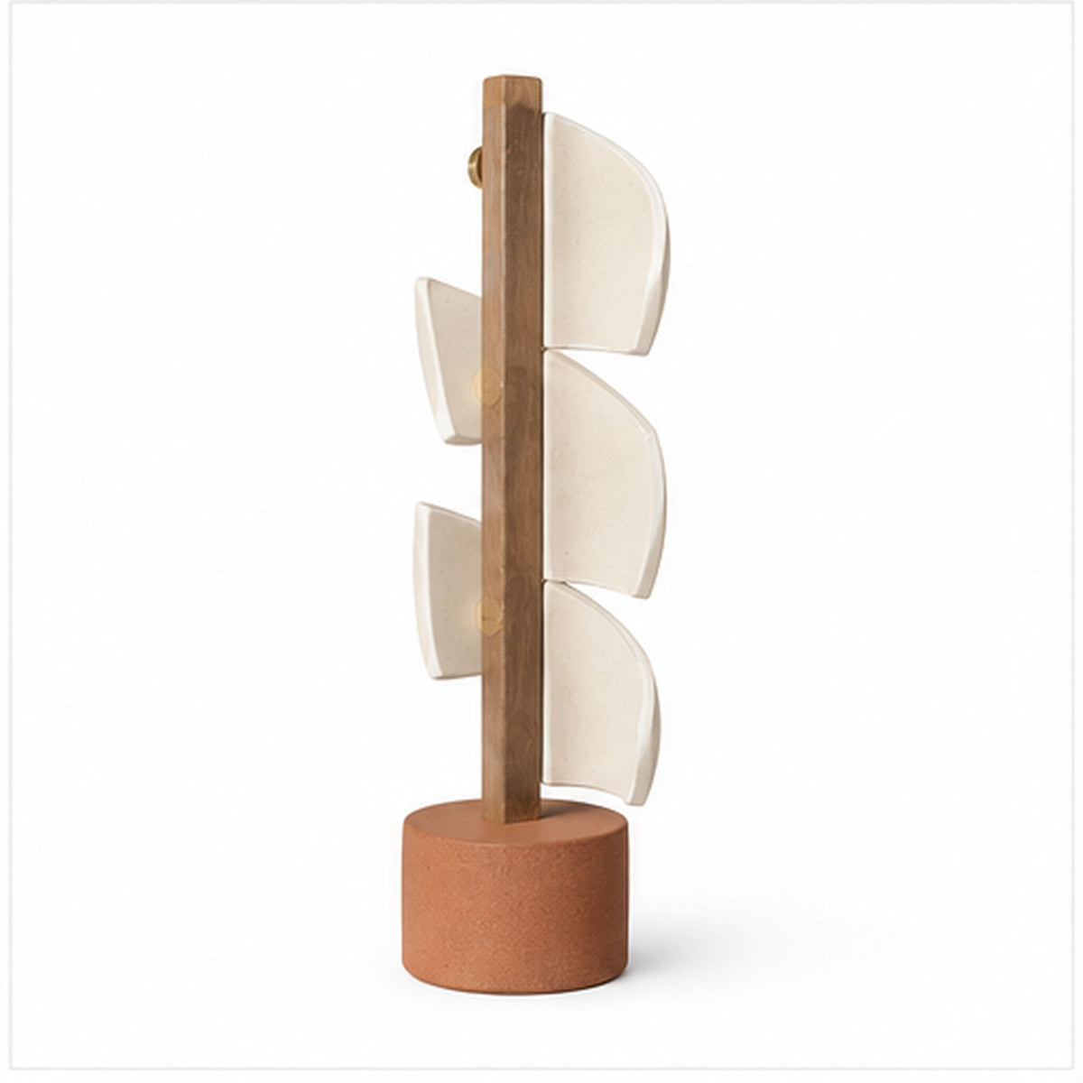 Totem Sillage – Sculpture verticale en céramique et bois clair